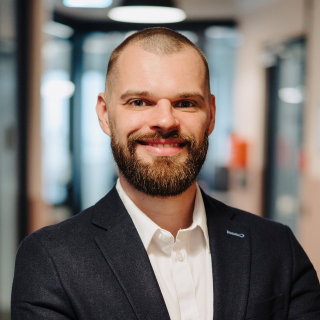 @dmytro_vyshnov_dev_ai_ops